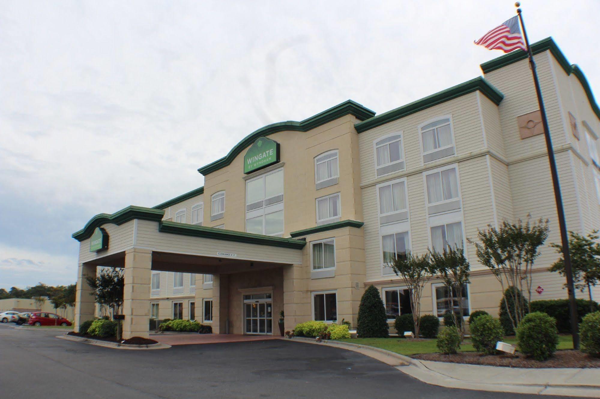 Hotel Wingate By Wyndham Southport Esterno foto